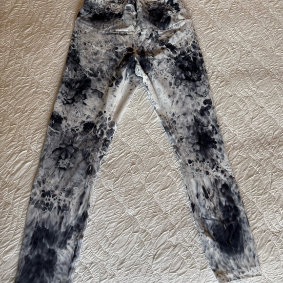 lululemon athletica Pants - Lululemon tie dye leggings size 8.